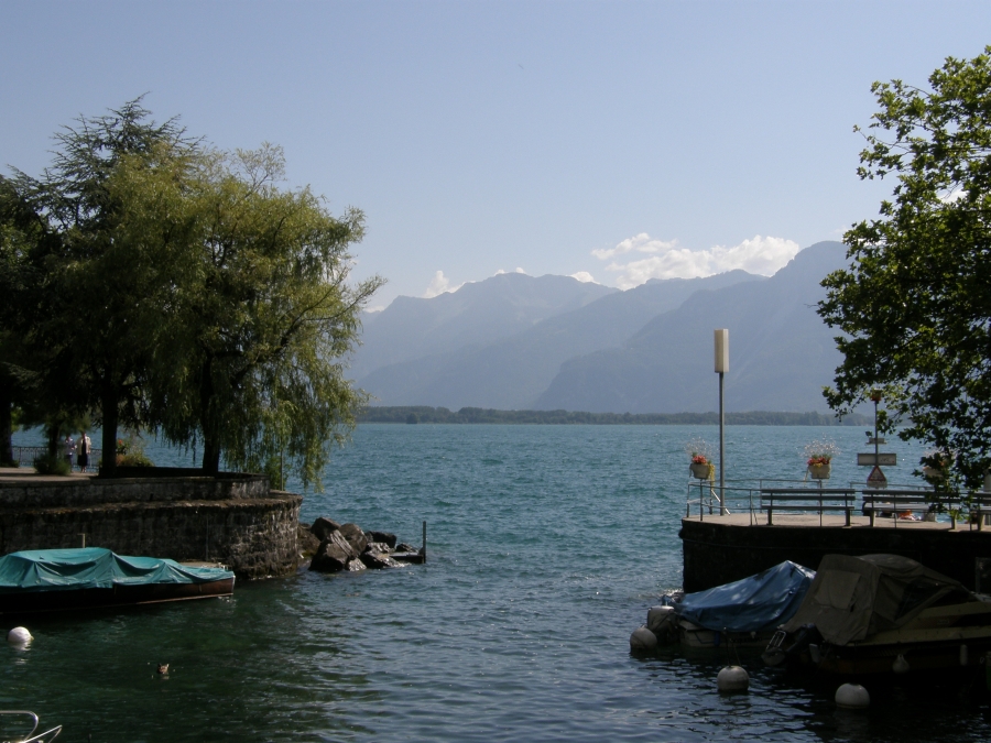 Женевское озеро, горы