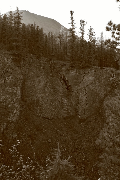 Высота стенок каньона - до 40 метров