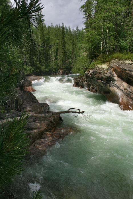 Порог Толян (Второй водопадный), вид снизу