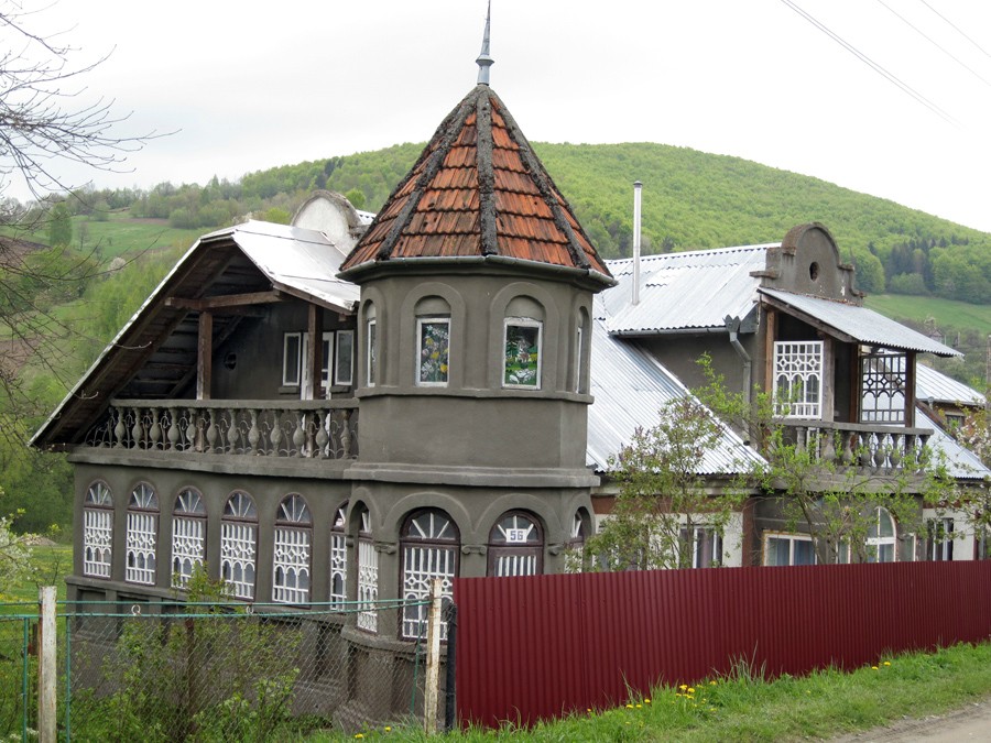 Большой дом в деревне