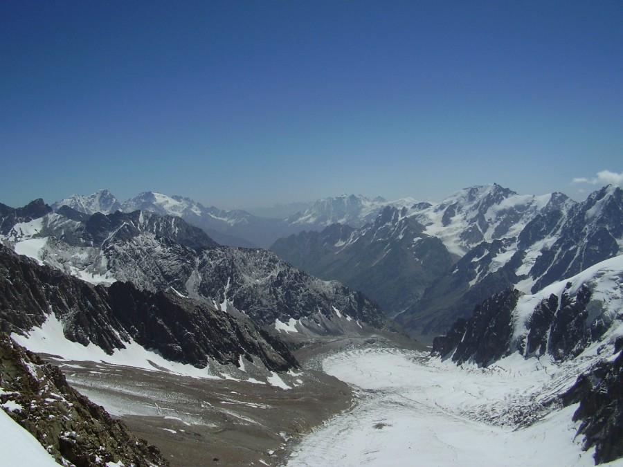 Вид с перевала Дыхниауш на ледник Башхаауз. Фото 1