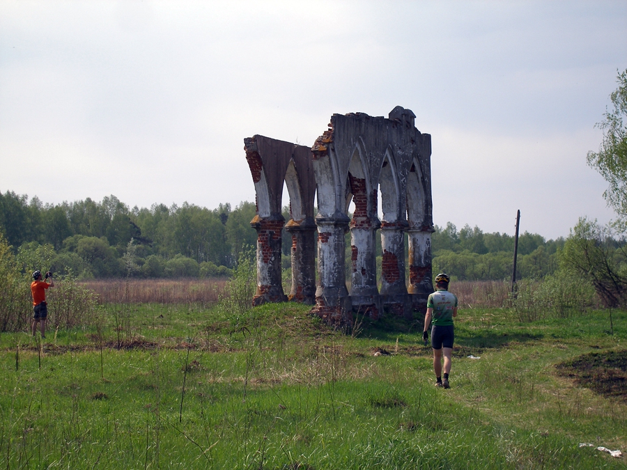 Руины на окраине Муромцево