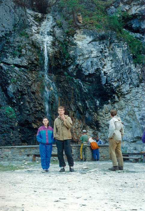 У водопада на притоке Черного Иркута