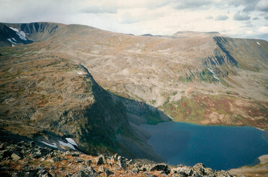 Озеро в верхней части Долины вулканов