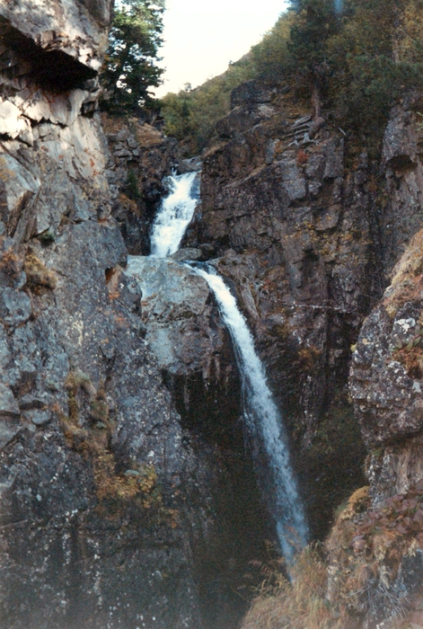 Водопад на правом притоке Зун-Ары