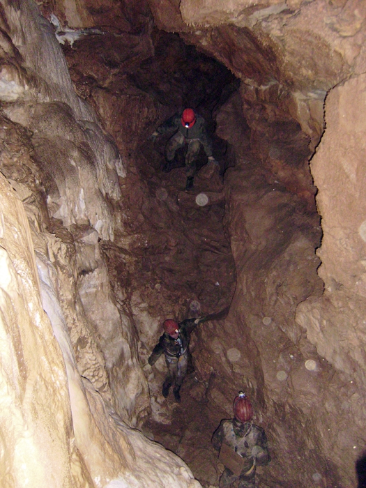 Коридоры Российской пещеры