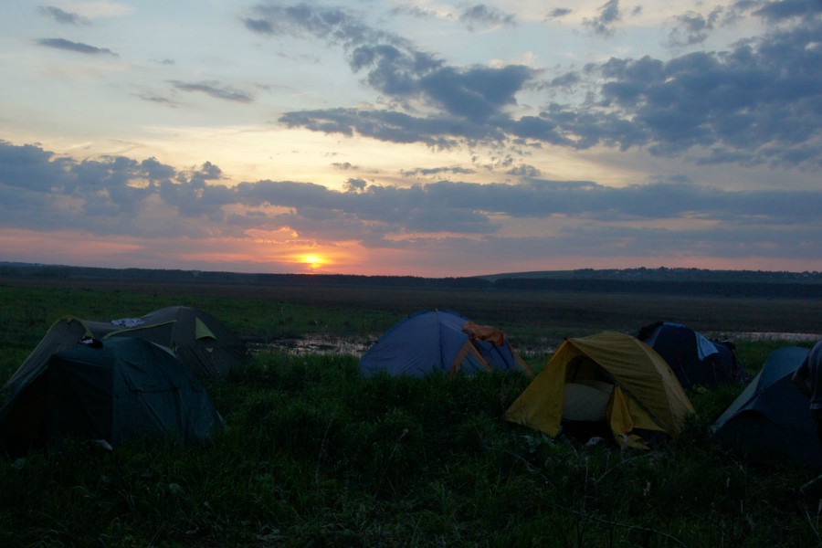 закат над лагерем
