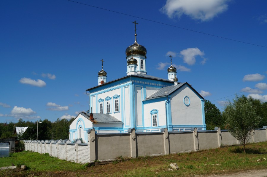 Церковь в селе Давыдово (по дороге на озеро Катюрево)
