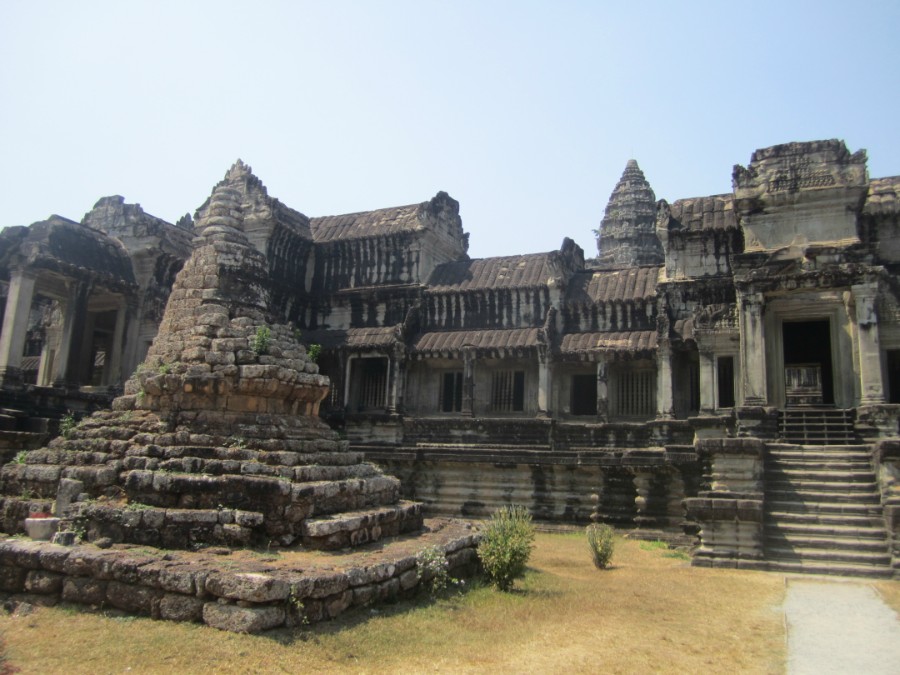 Angkor Wat, 9