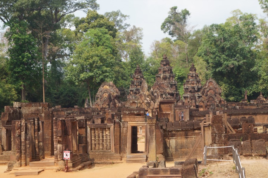    (Banteay Srei),  4