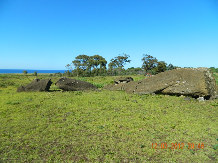    - (Rano Raraku)   