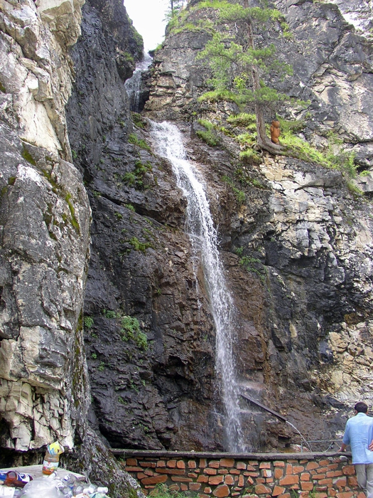 Водопад в долине Черного Иркута