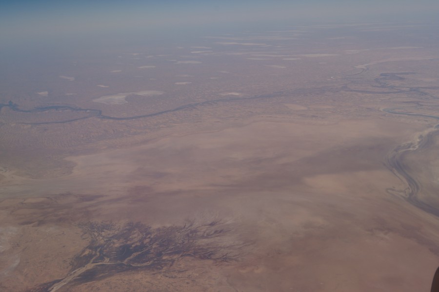 Самолет над Центральной Австралией. Хорошо видны дельты пересохших рек