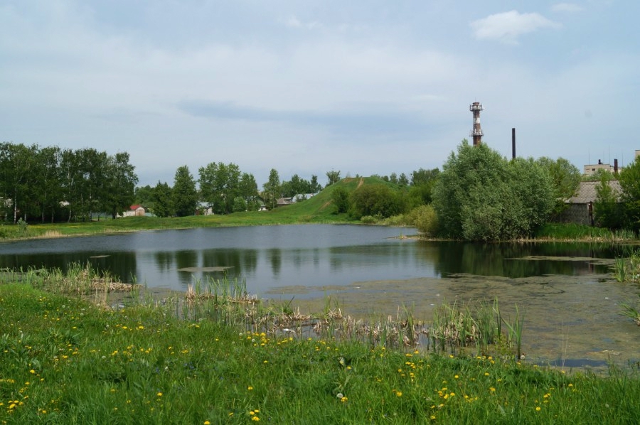 Озеро, выкопанное по приказу Шереметьева. Из вынутой земли и дополнительно привезенной насыпана гора Крутушка
