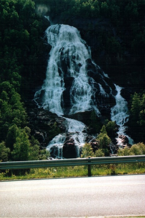 Еще один водопад, попавшийся по дороге