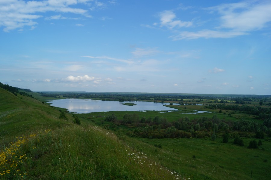 Вид с седловины на озеро Ширьма