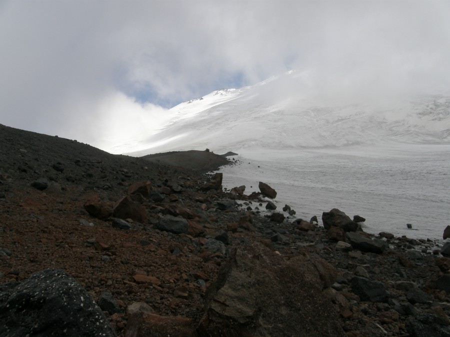 Моренный вал, разделяющий ледники Карачаул и Уллукол, фото 3