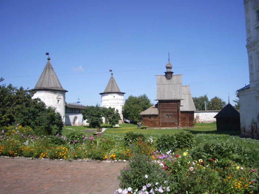 Михайло-Архангельский монастырь и деревянная Георгиевская церковь из села Егорье (1718 г.)
