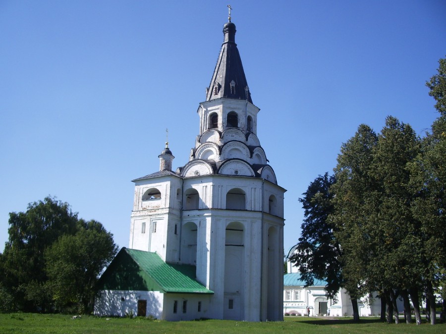 Распятская церковь-колокольня и Марфины палаты в Александрове
