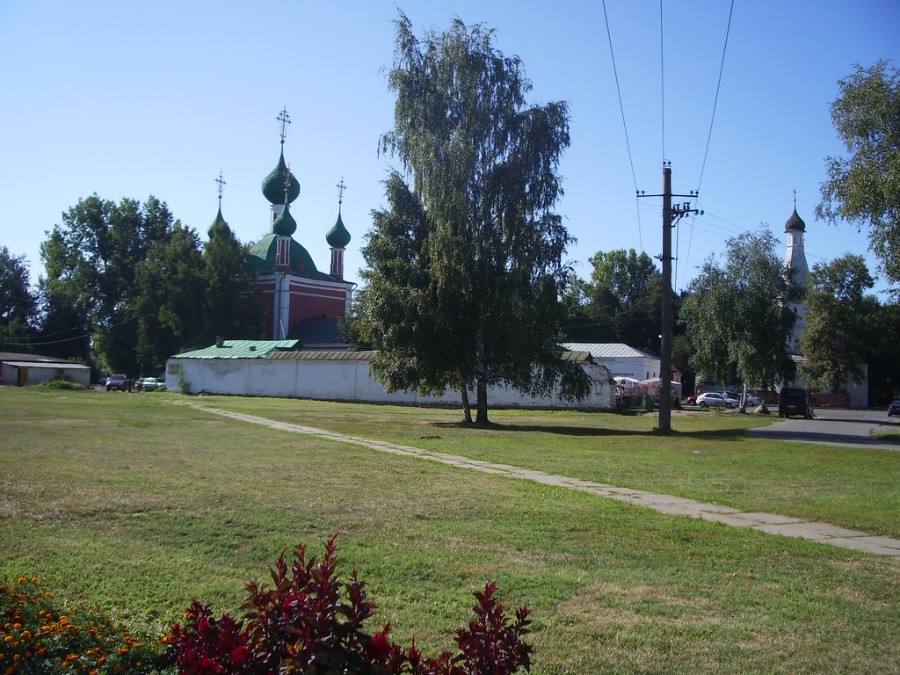 Исторический центр Переславля-Залесского обнесен сохранившимся земляным рвом