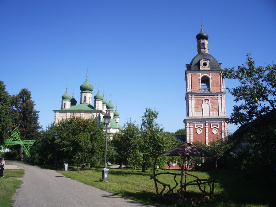 Успенский собор и Богоявленская церковь-колокольня в Горицком Успенском монастыре