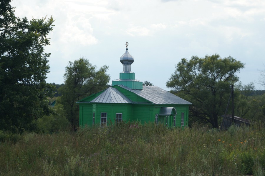 Действующая церковь Николая Чудотворца в селе Чуварлей-Майдан