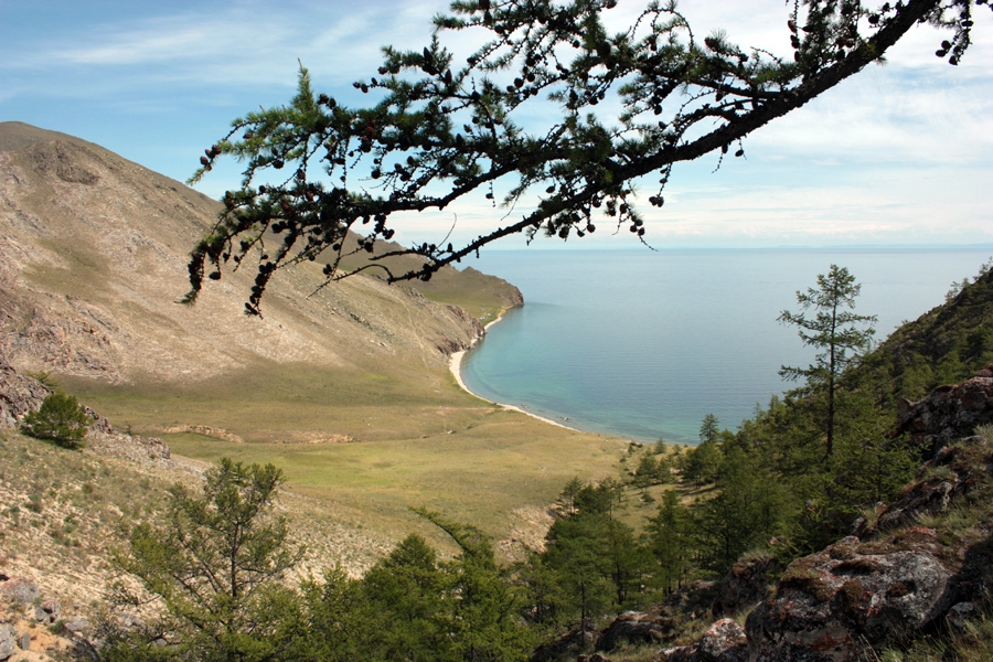Вид на одну из бухт Байкала