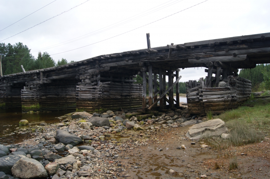 Мост на выходе из Нижнего Пулонгского озера
