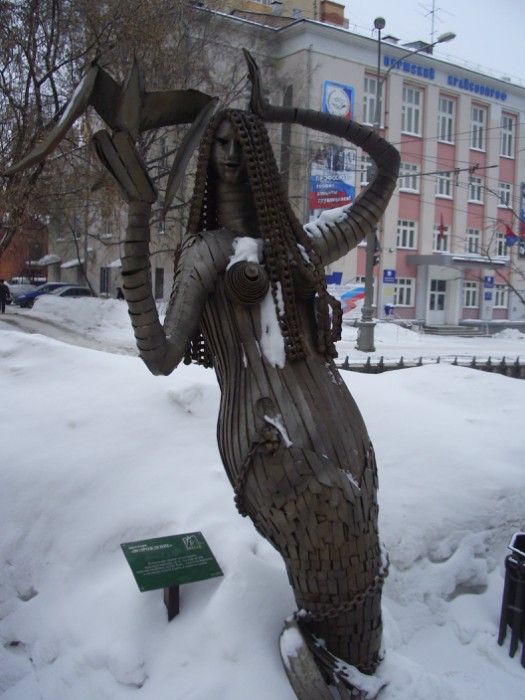 Пермь, скульптуры из металла на Комсомольском проспекте. Фото 3