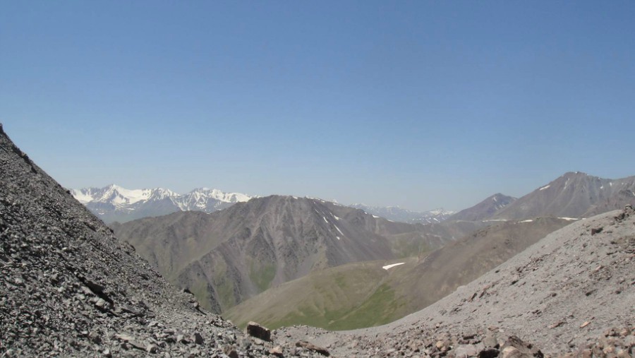 Перевал Кегеты (3800). Вид на вершины Киргизского хребта