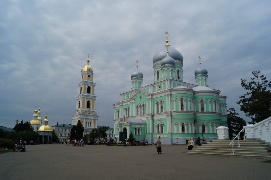 Колокольня Серафимо-Дивеевского монастыря, Свято-Троицкий собор