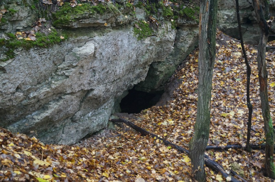 За этим входом целая сеть пещерных залов