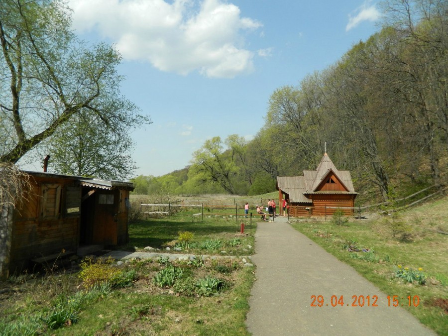 Святой источник и купель Николая Чудотворца. Деревня Городна, 15 км от Луховиц. Фото 2