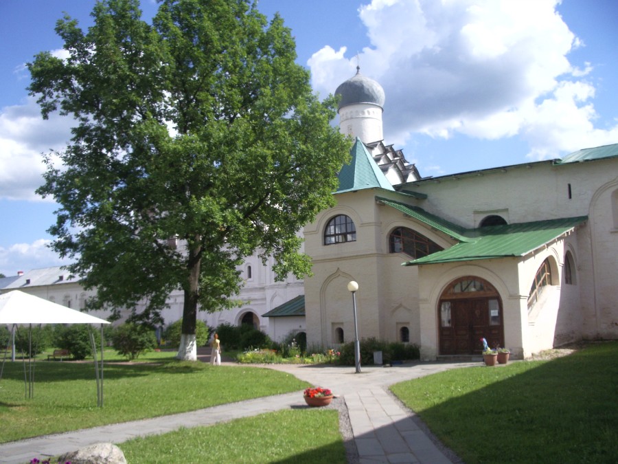 Тихвинский Богородичный Успенский монастырь. Фото 2