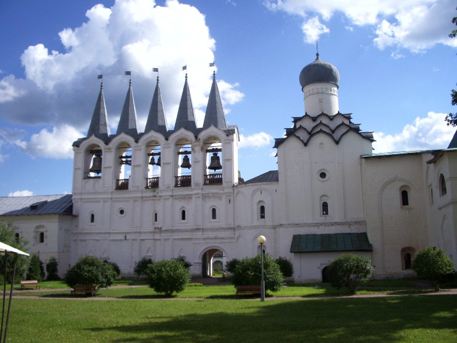Колокольня Тихвинского Богородичного Успенского монастыря