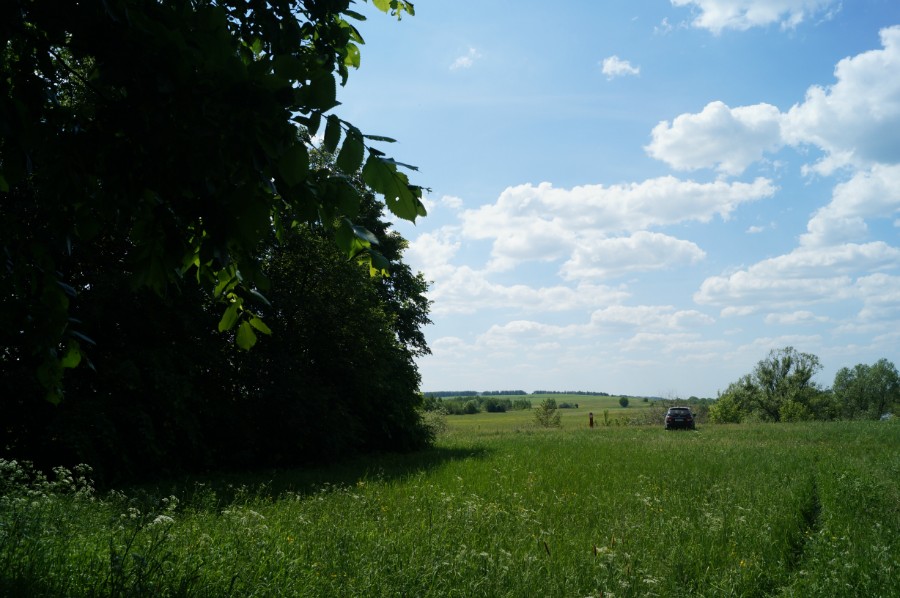 Вид на большую поляну на вершине Городины. Место проведения праздника железнодорожника