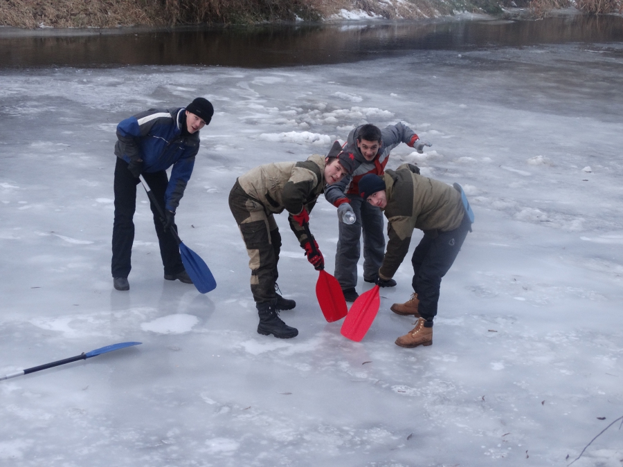 Суровый бой ведет ледовая дружина...