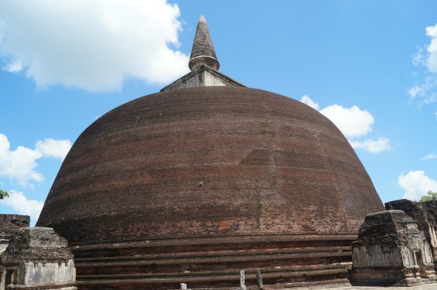      (Polonnaruwa) 