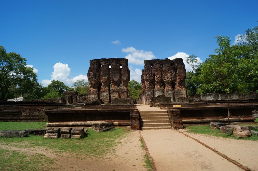    (Polonnaruwa)     