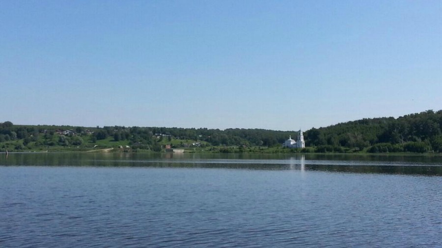 Хмелёвская церковь, вид с Волги