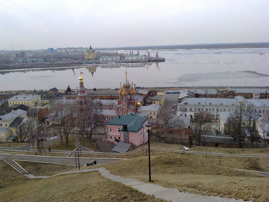 Вид на стрелку Оки и Волги в Нижнем Новгороде