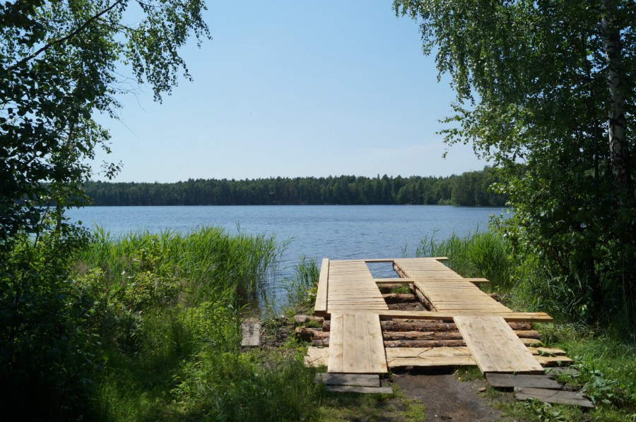 Мостки на озере Женское