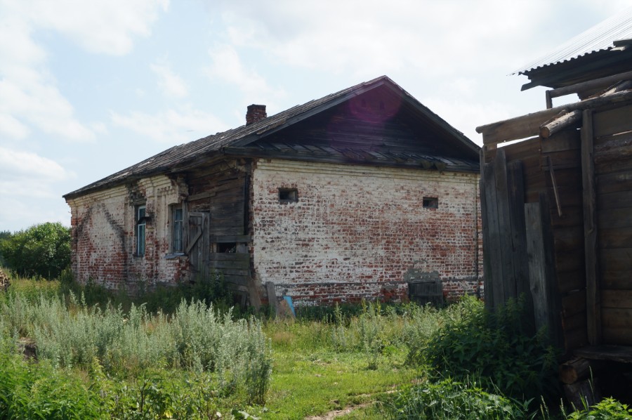 Старые дома в Кутузовском скиту