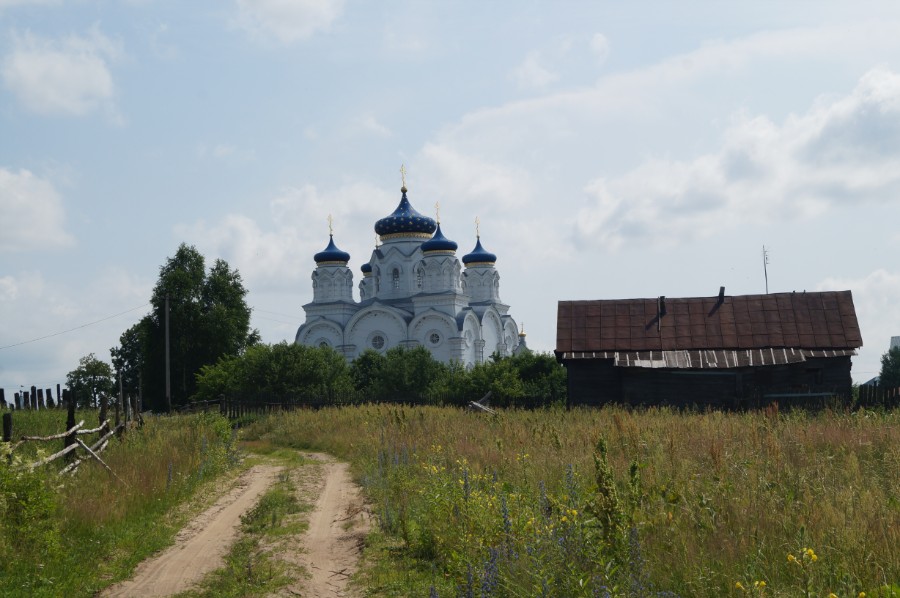 Великолепный пятиглавый храм в Кутузовском скиту, фото 2
