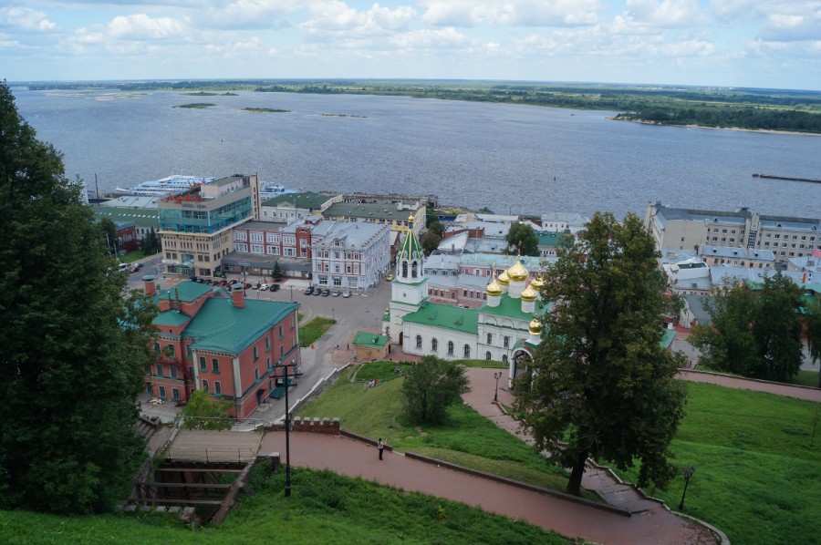 Вид на площадь Народного единства со стен Нижегородского кремля