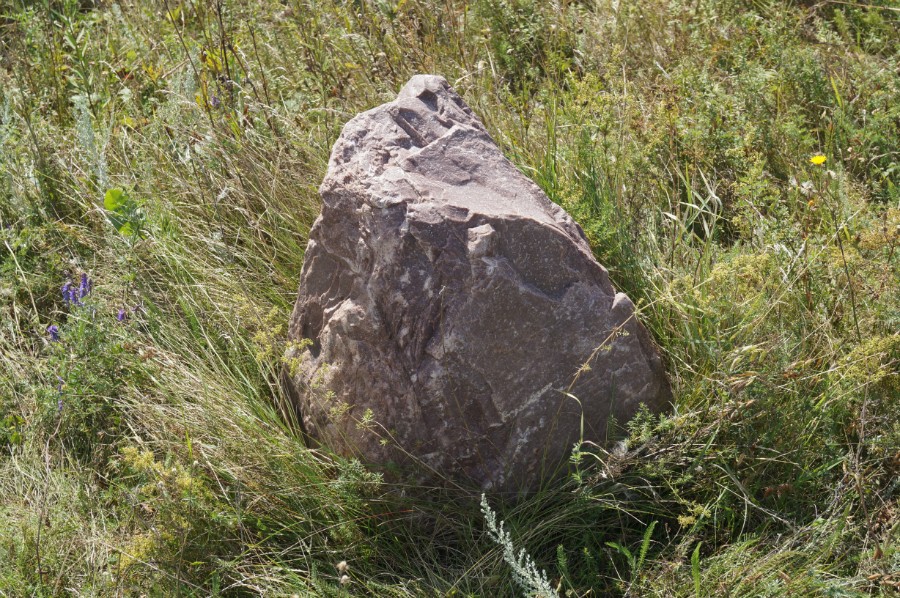 Гранитный камень в крепости 