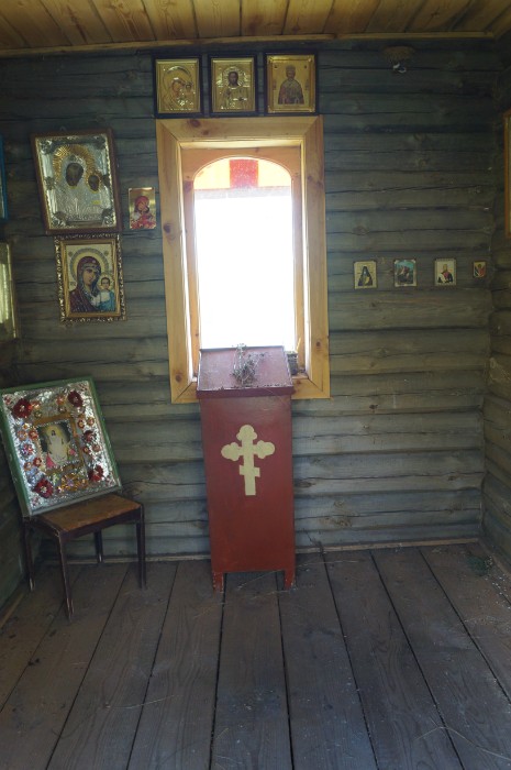 В часовне Николая Чудотворца на одноименном источнике в селе Василевка