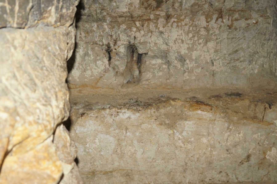 В пещерах Сканово-Пещерного монастыря (кровать в келье)
