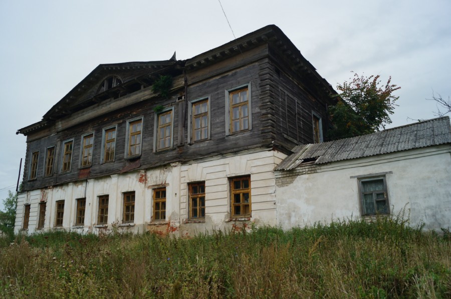 Один из фасадов усадьбы Кутлубицкого