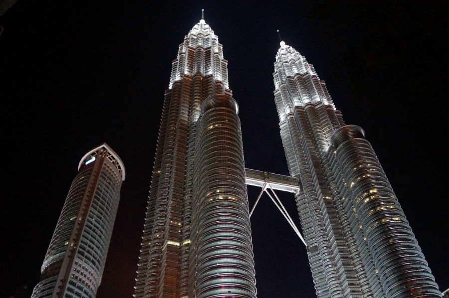 -  (Petronas Twin Towers)
